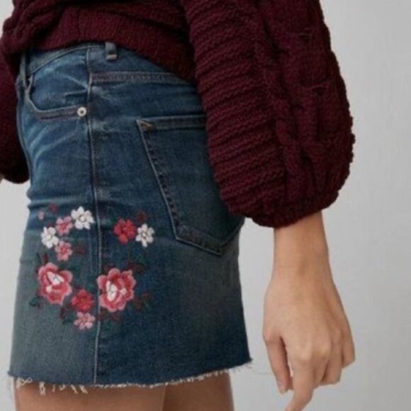 Express Floral Embroidered Denim Mini Skirt Size 2 - Picture 1 of 9